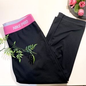 🦋 Cropped Nike Leggings 🦋